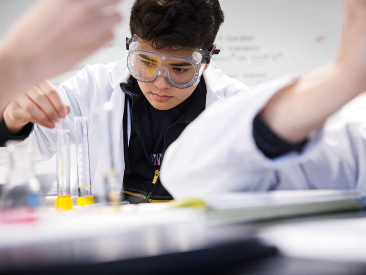 stemm student working in the lab